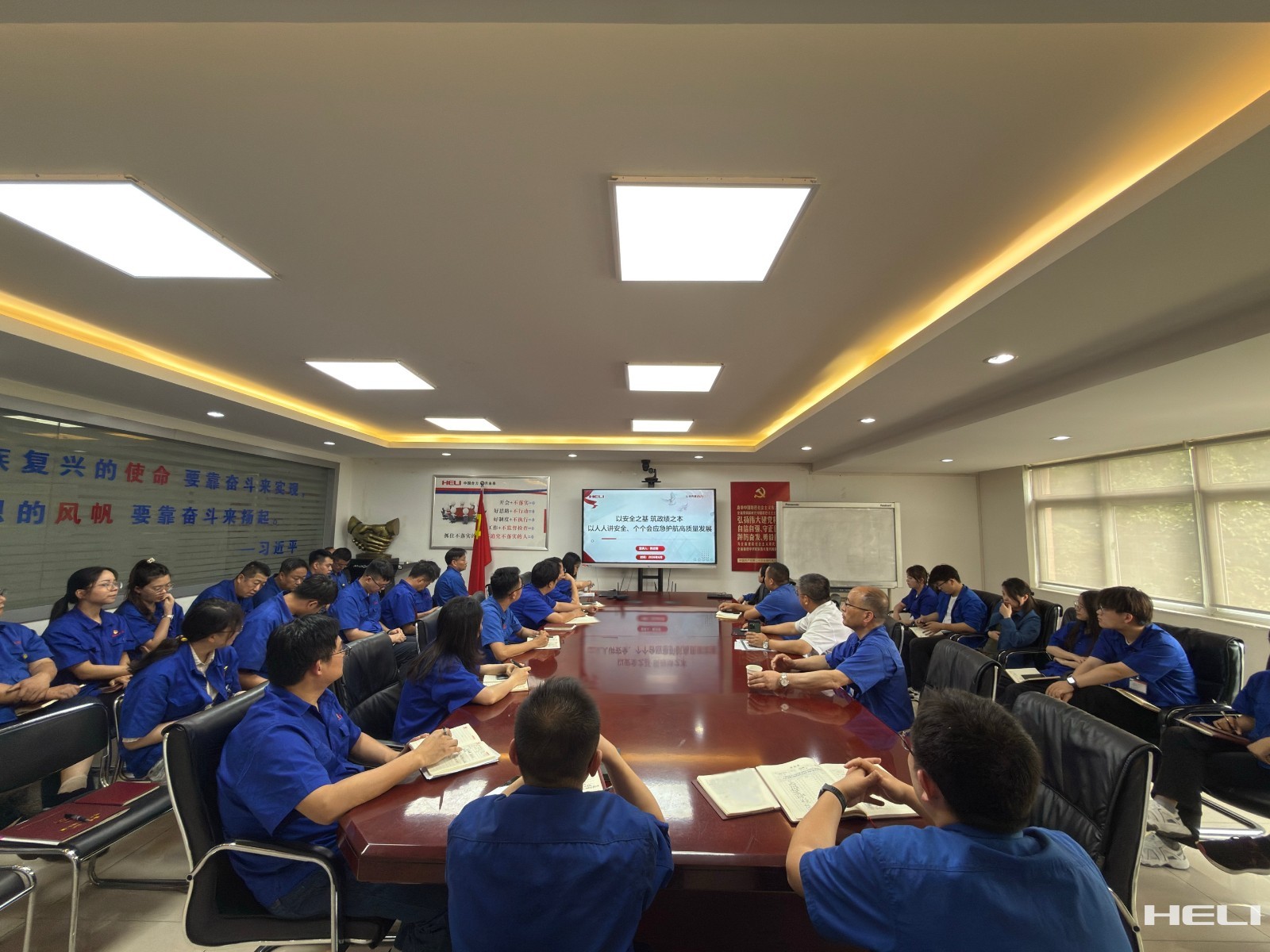 专题党课现场.jpg